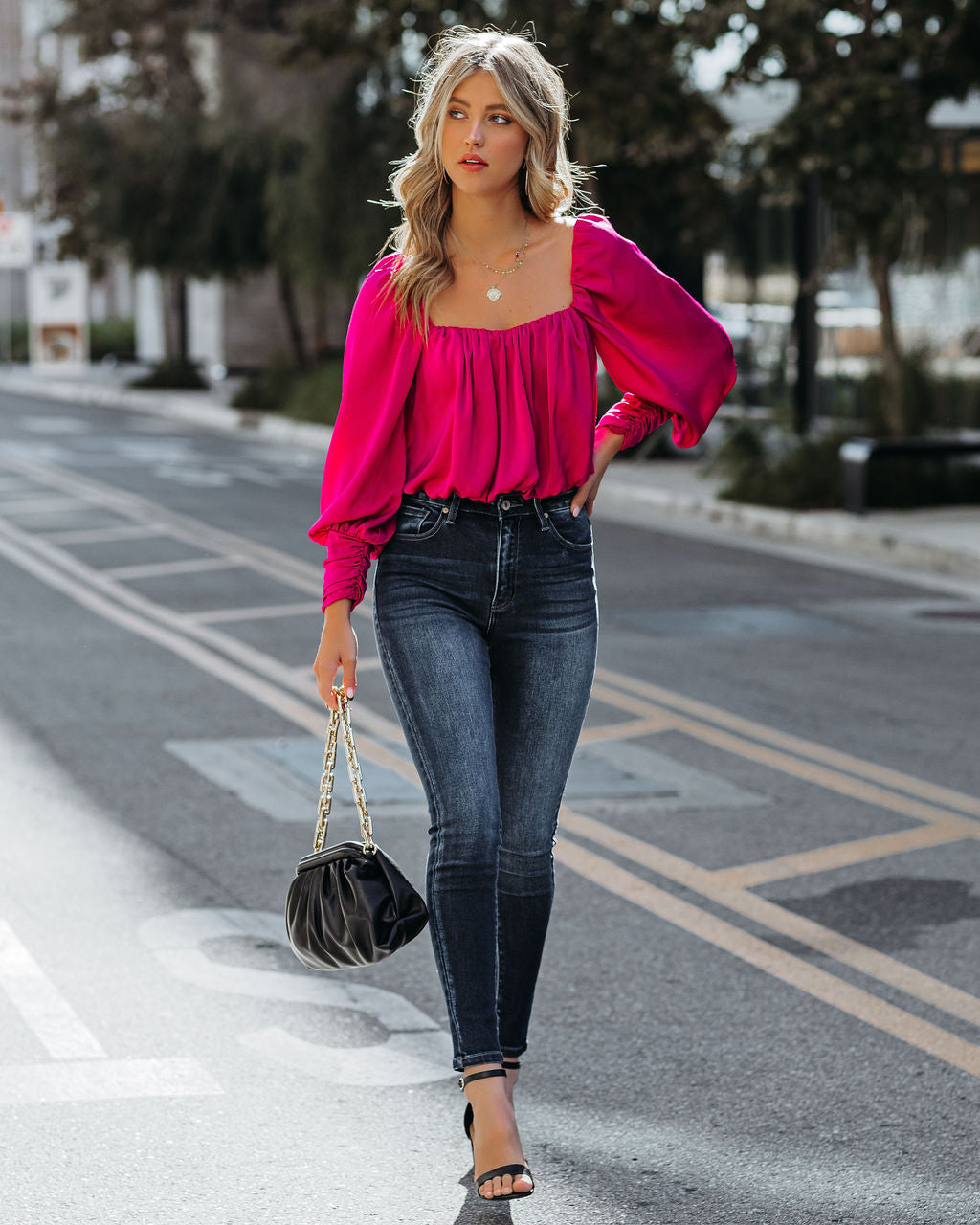 Negin Satin-Kurzbluse mit ausgestelltem Bein - Magenta