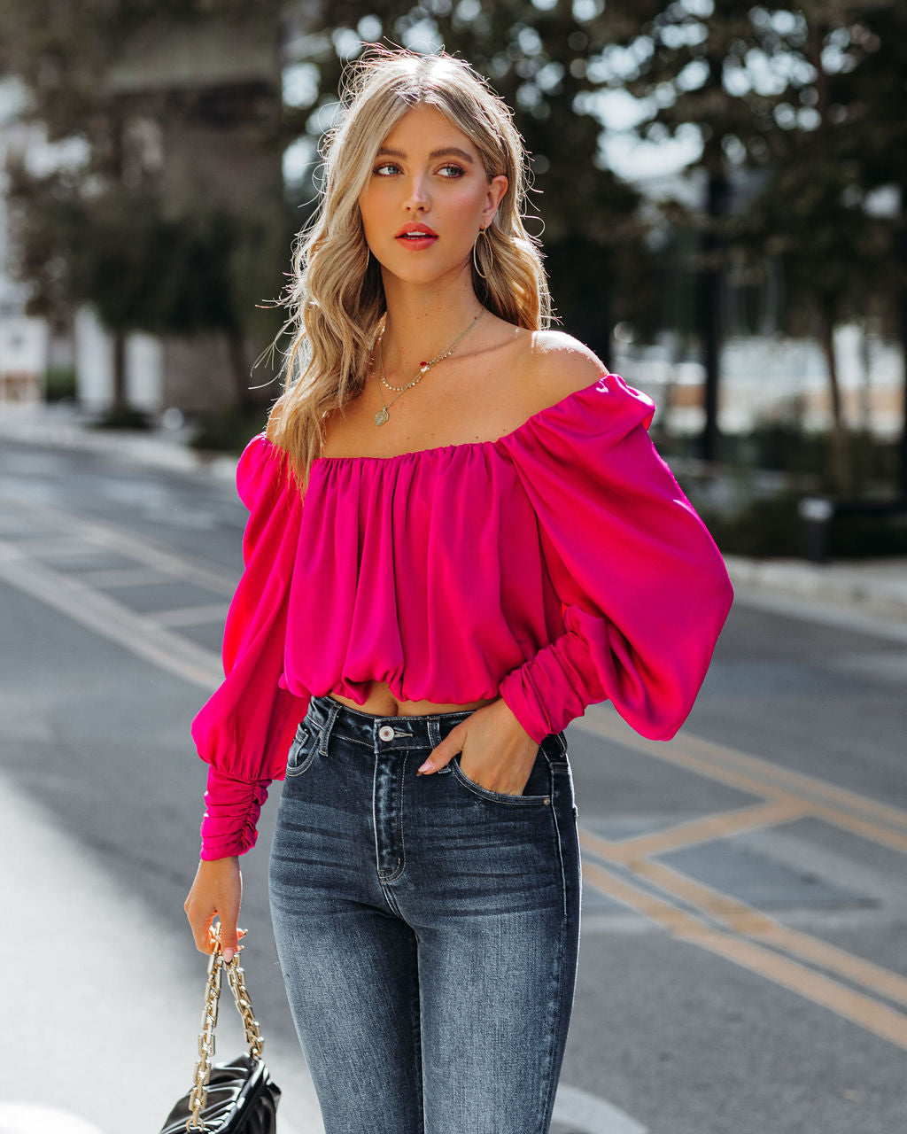 Negin Satin-Kurzbluse mit ausgestelltem Bein - Magenta