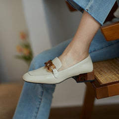 Eldora – Loafer mit niedrigem Absatz und Kettenverzierung