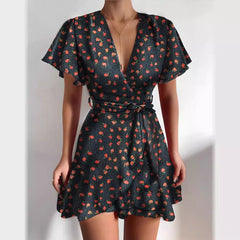 Vestido de cintura alta con volantes y cuello en V