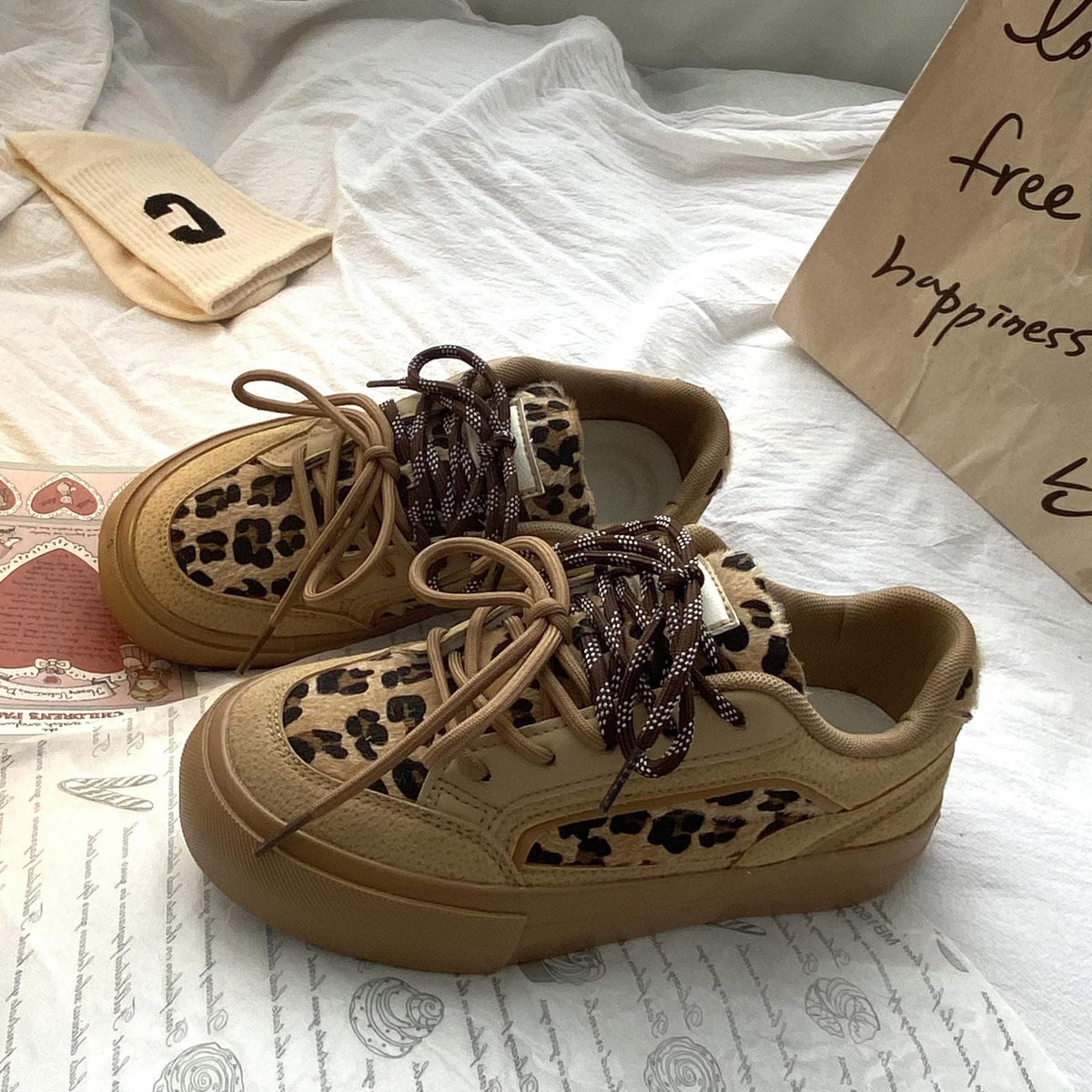 Lässige Schnür-Sneaker mit Leopardenmuster
