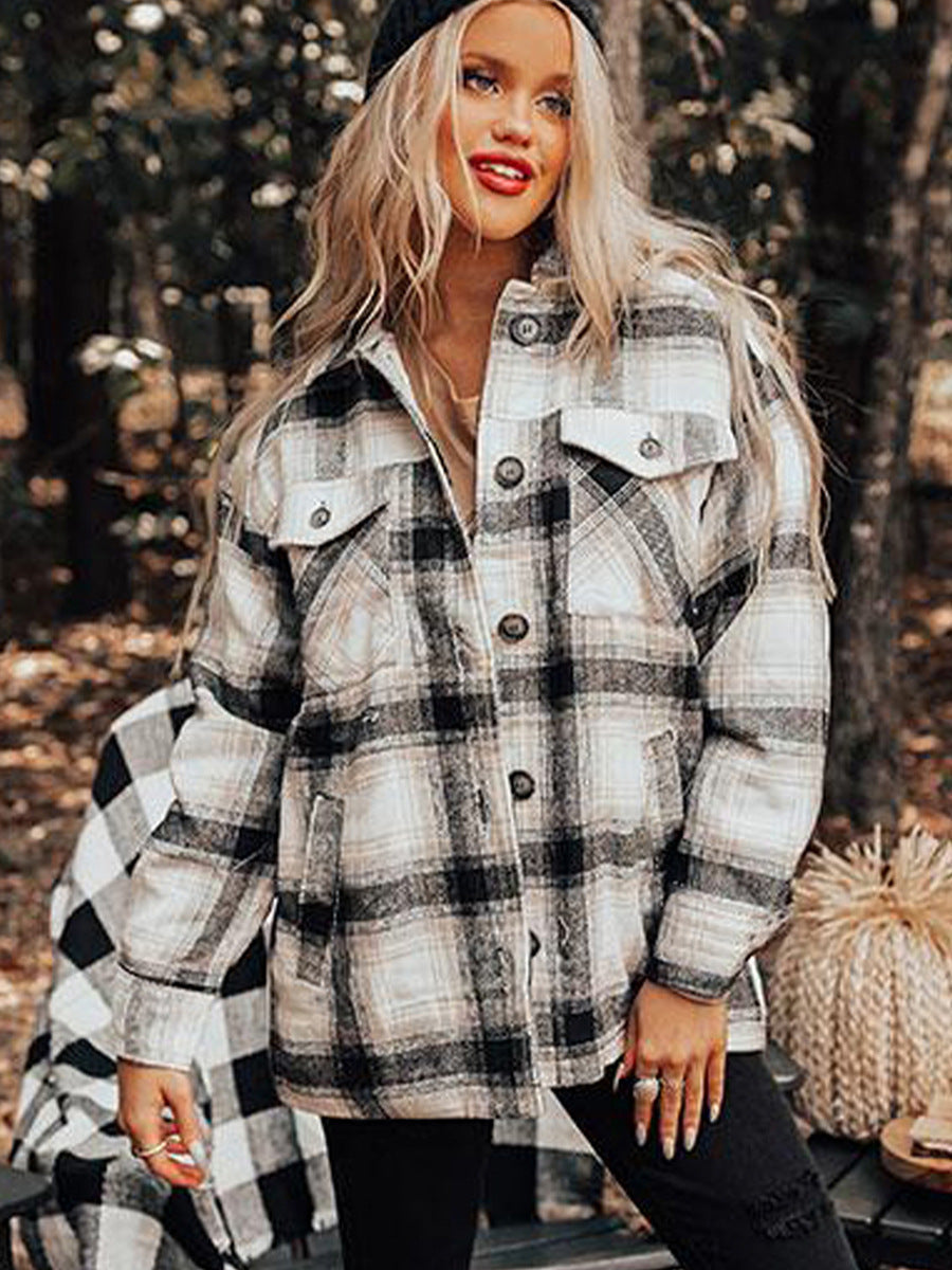 Chaqueta Sherpa a cuadros con ambiente acogedor