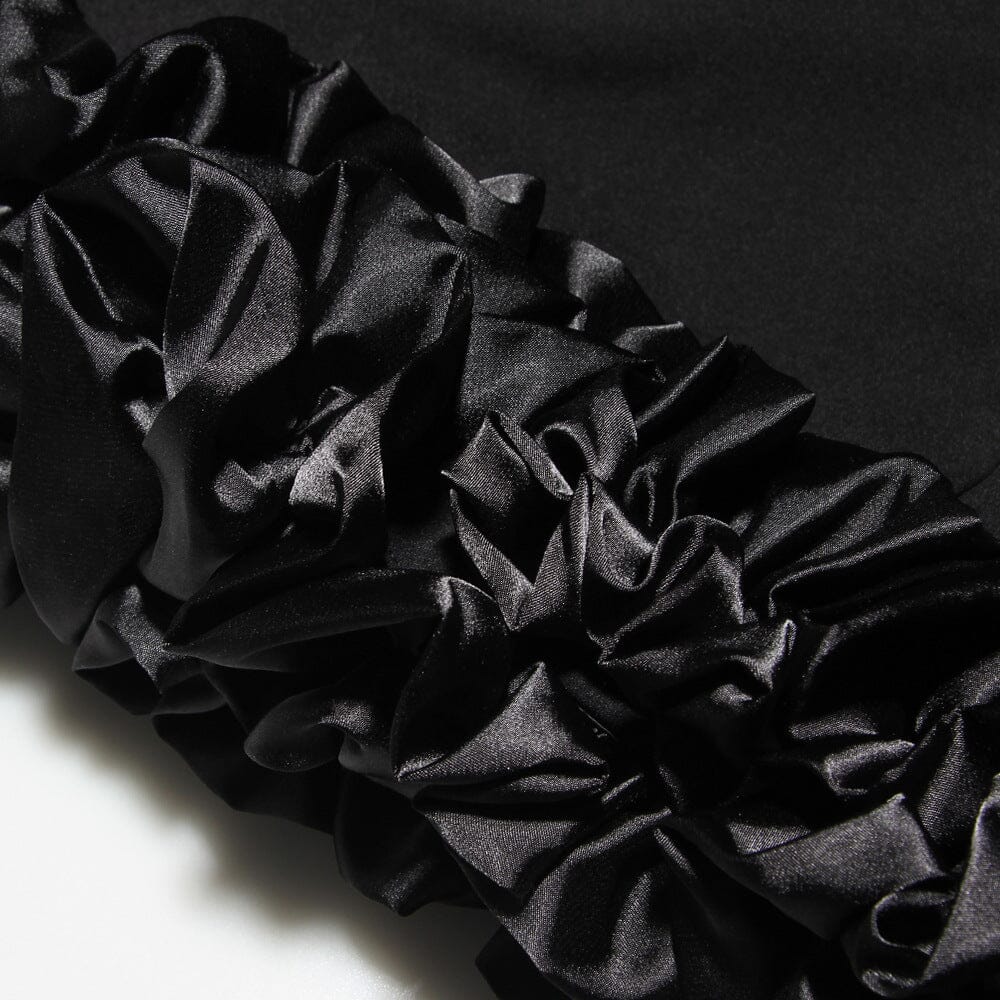 Schwarzes Kleid mit Rüschensaum