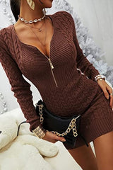 Vestido tipo suéter ajustado con cuello en V y cremallera