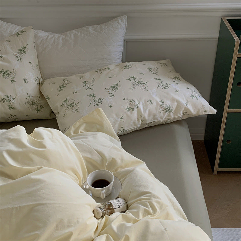 Minimalistisches Bettwäscheset mit Blumenmuster – Beige + Braun