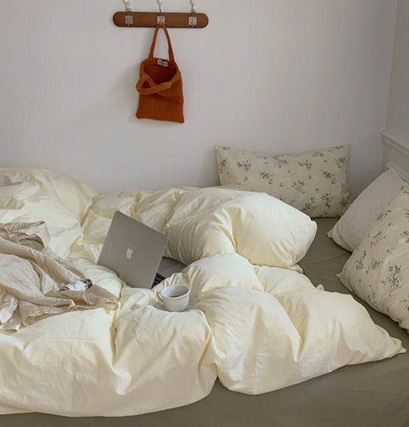 Minimalistisches Bettwäscheset mit Blumenmuster – Beige + Braun
