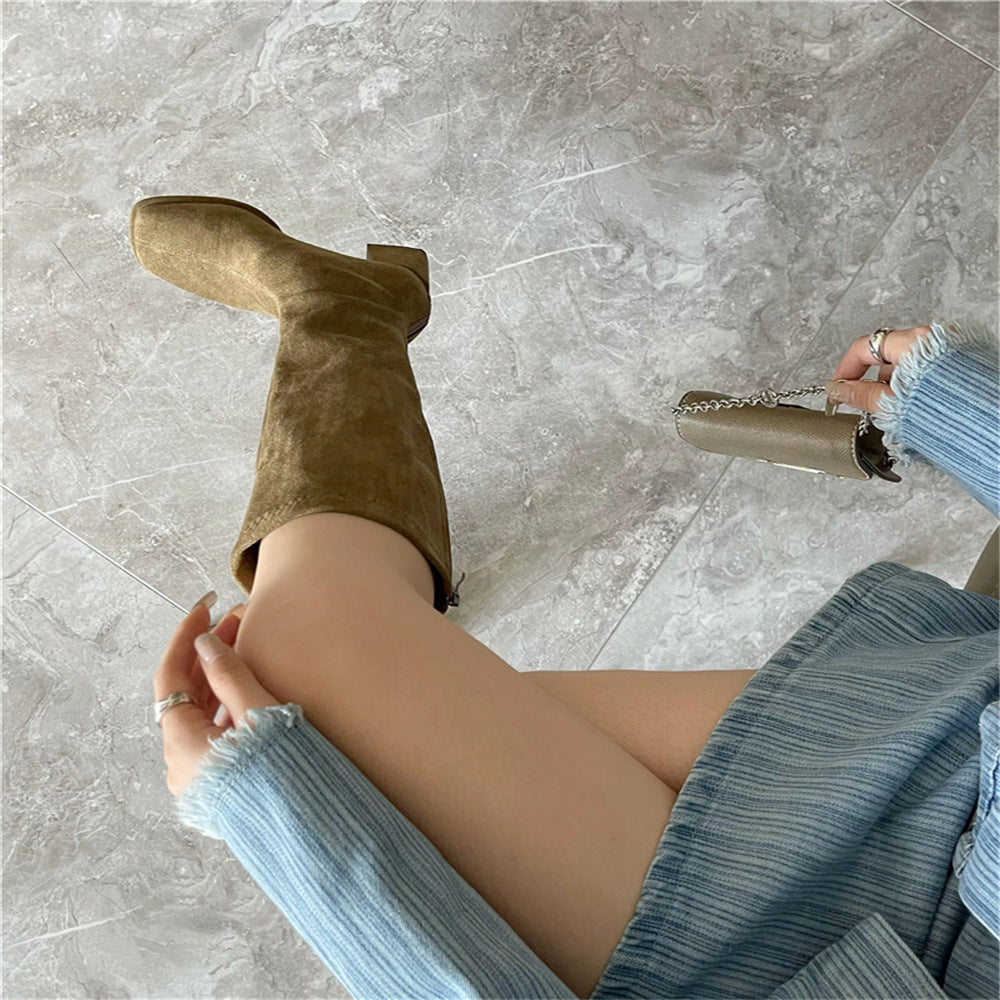 Klobige Stiefel im britischen Stil mit seitlichem Reißverschluss und spitzer Zehenpartie