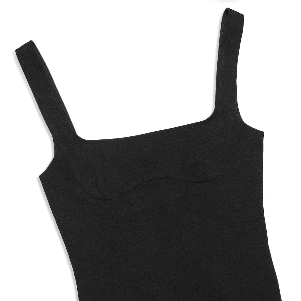 Schwarzes Kleid mit Rüschensaum
