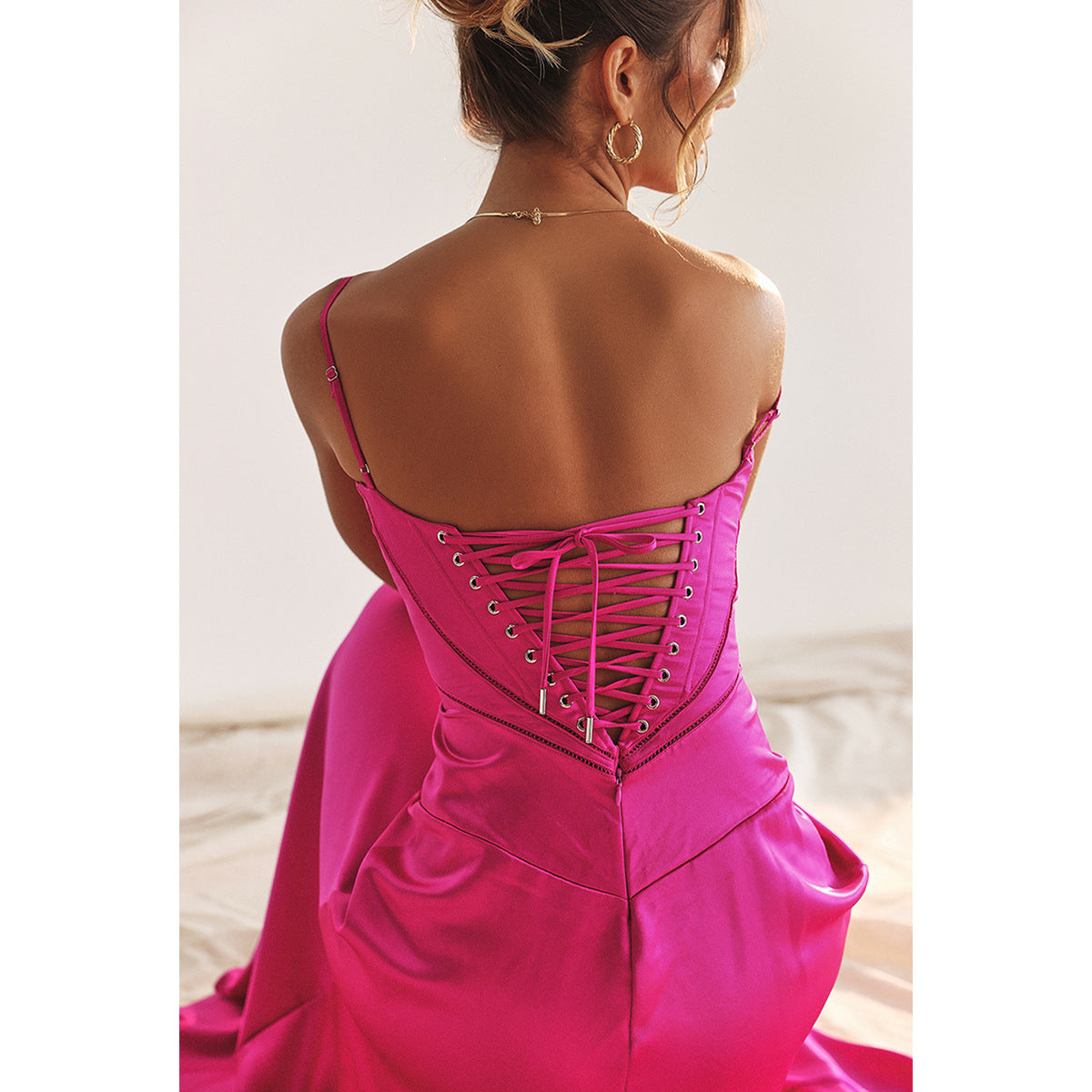 Vestido largo negro con cordones Anabella - Rojo rosa