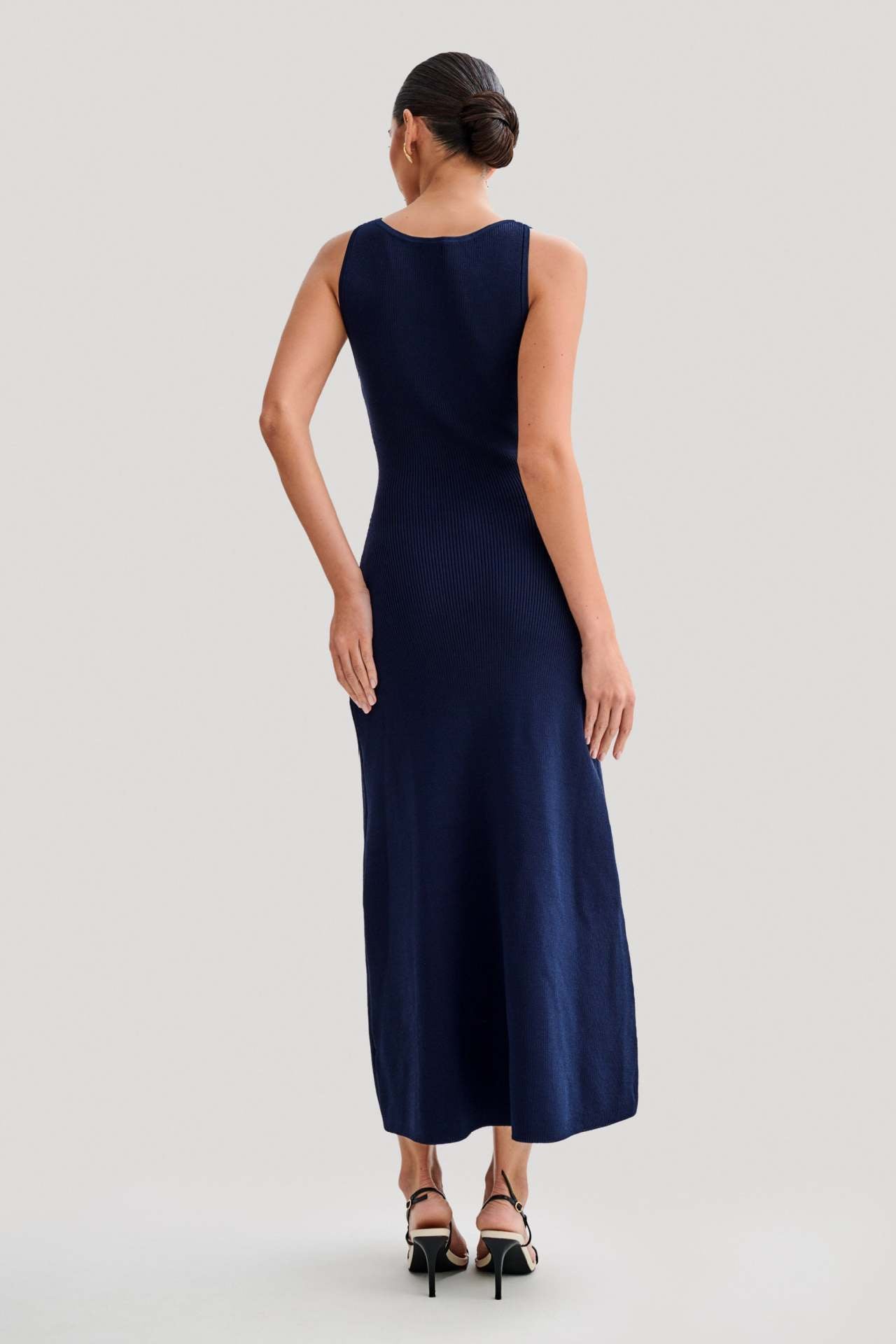 Elaine – Geripptes Midikleid mit Knopfleiste und Bindeband