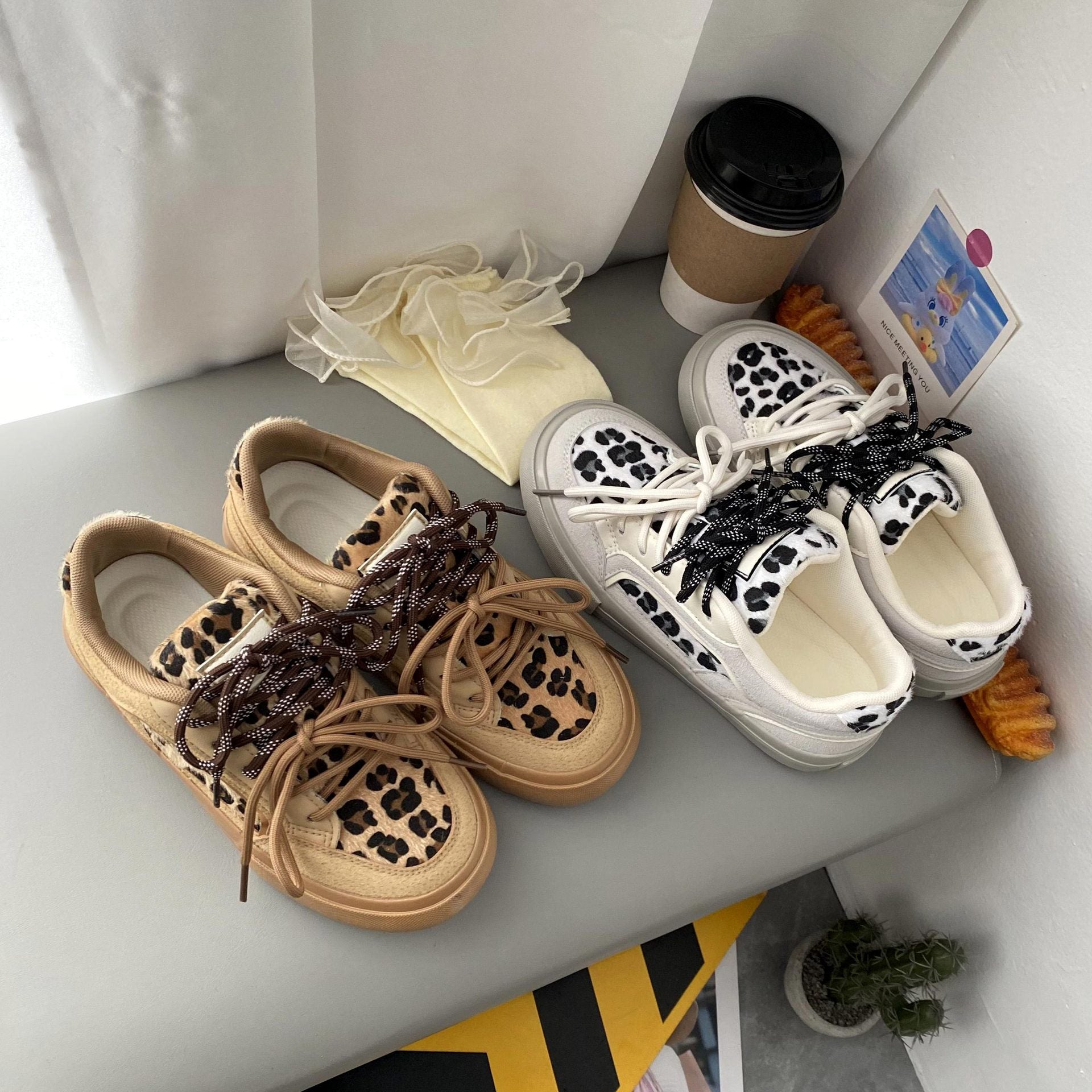 Lässige Schnür-Sneaker mit Leopardenmuster