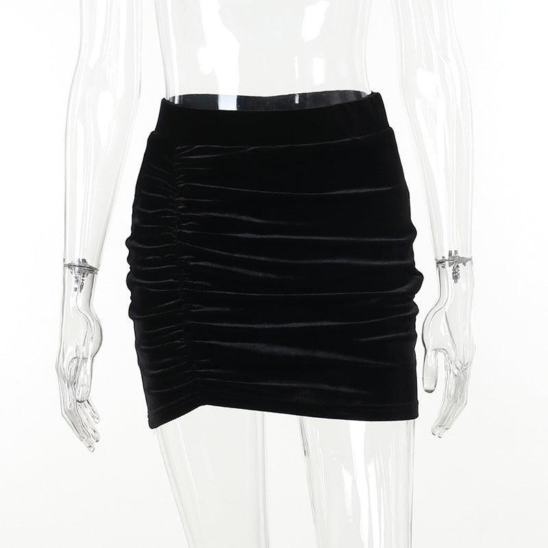 Figurbetonter Minirock aus Stretch-Samt