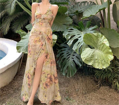 Vestido largo sin mangas con cuello halter y ribete de cola de pez con estampado vintage - Albaricoque