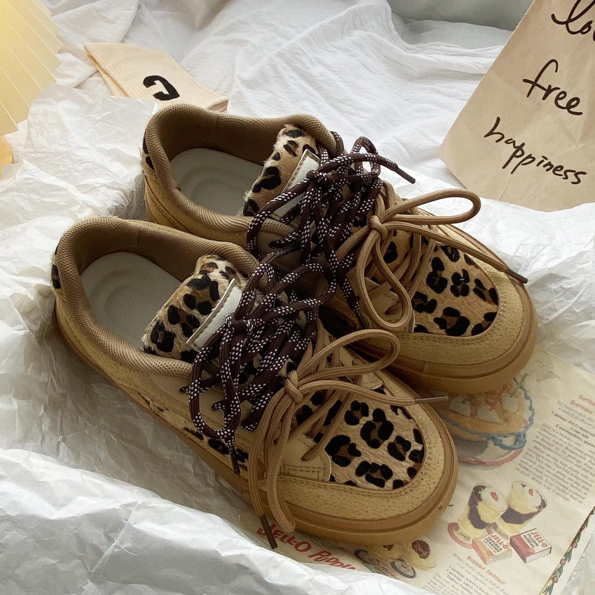 Lässige Schnür-Sneaker mit Leopardenmuster