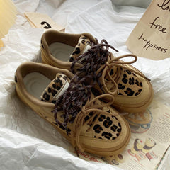 Lässige Schnür-Sneaker mit Leopardenmuster