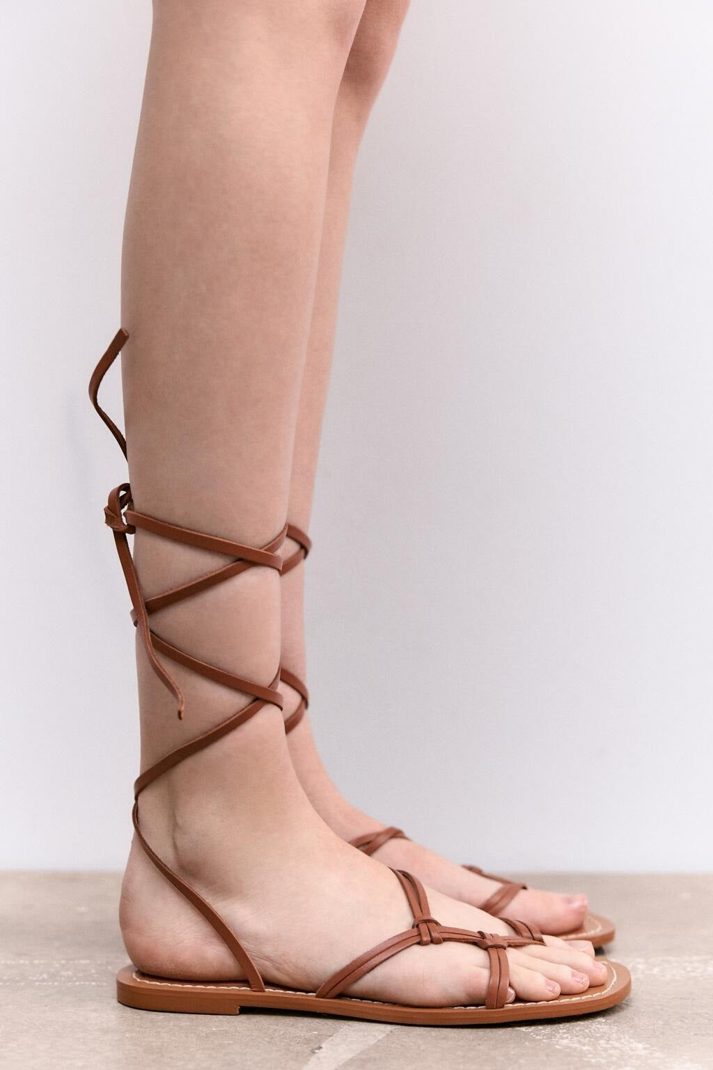 Bequeme, flache Riemchensandalen mit Flip-Toe-Sommersohle