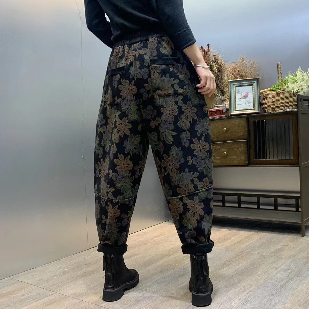 Taillierte schwarze Jeanshose mit Cinch-Print für den Winter