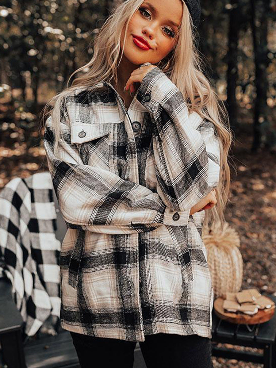 Chaqueta Sherpa a cuadros con ambiente acogedor