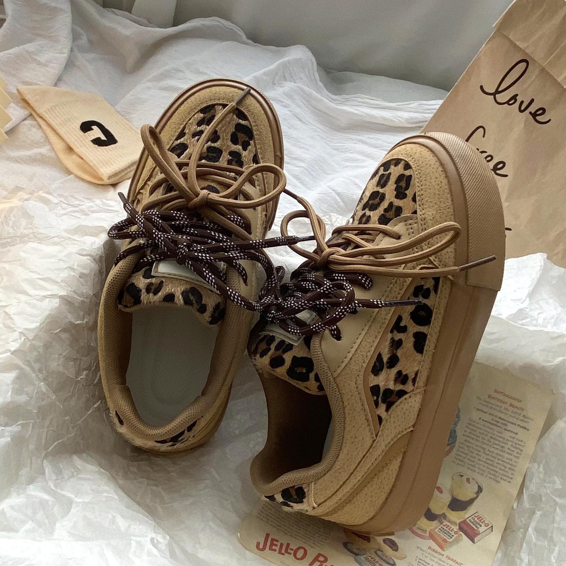 Lässige Schnür-Sneaker mit Leopardenmuster