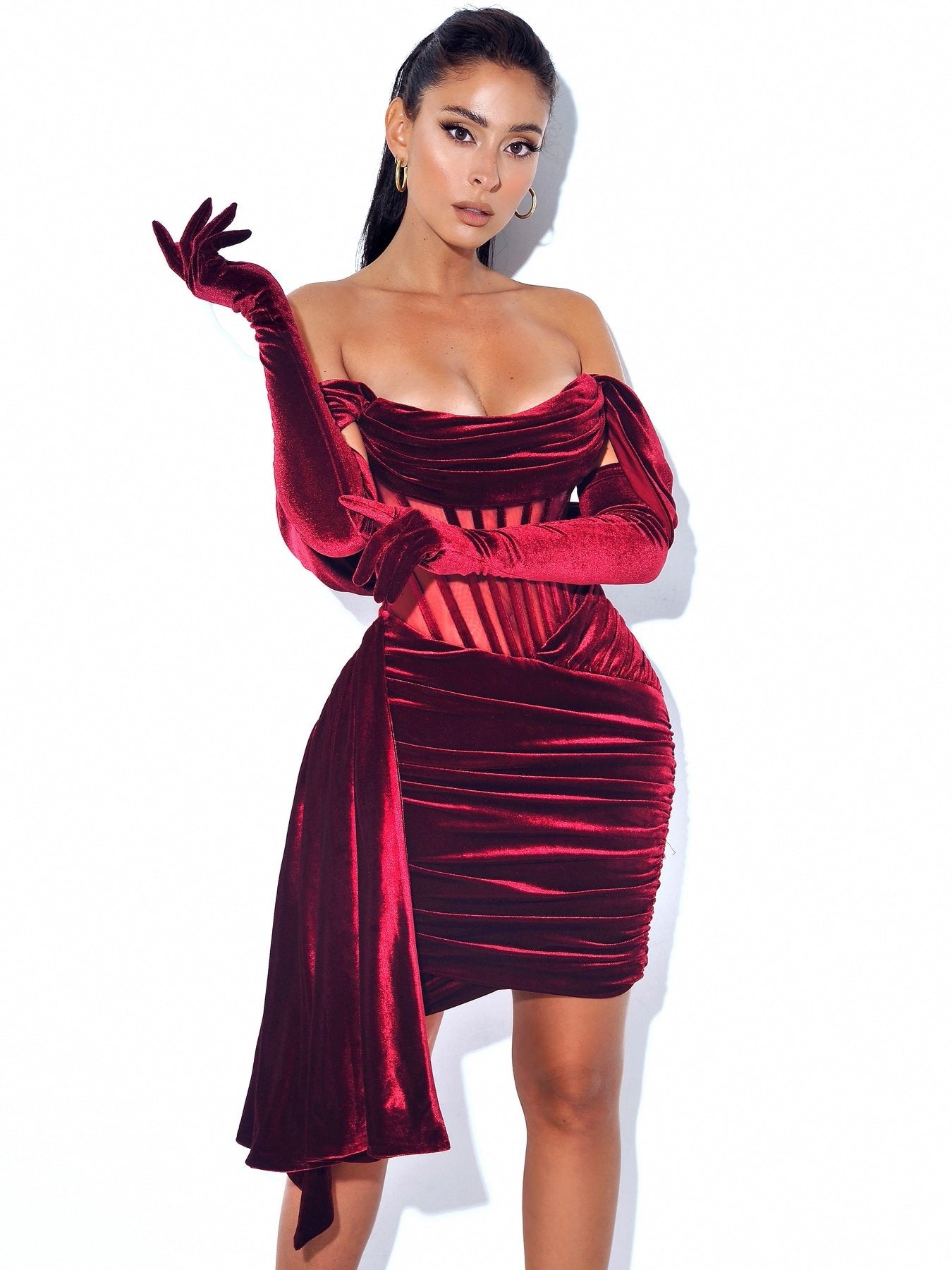 Drapiertes Korsettkleid aus Samt mit Cut-Outs (Handschuhe nicht im Lieferumfang enthalten)