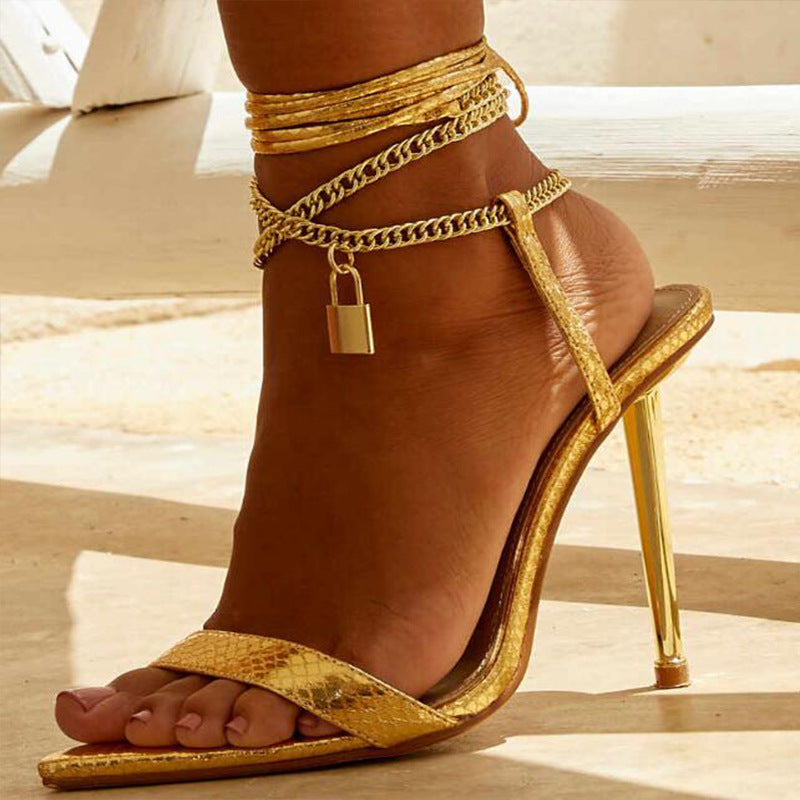 Sandalen mit Kettenabsatz