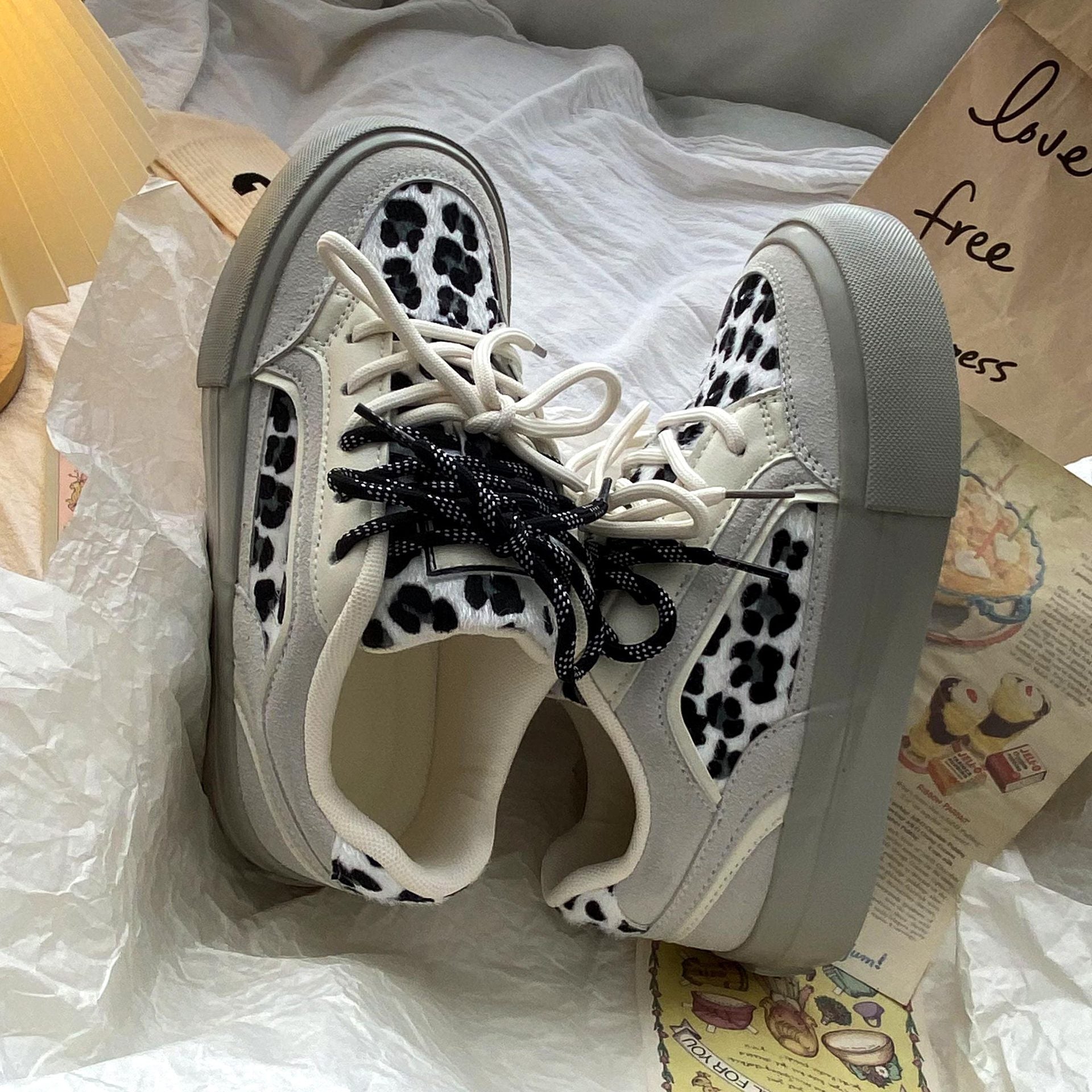 Lässige Schnür-Sneaker mit Leopardenmuster