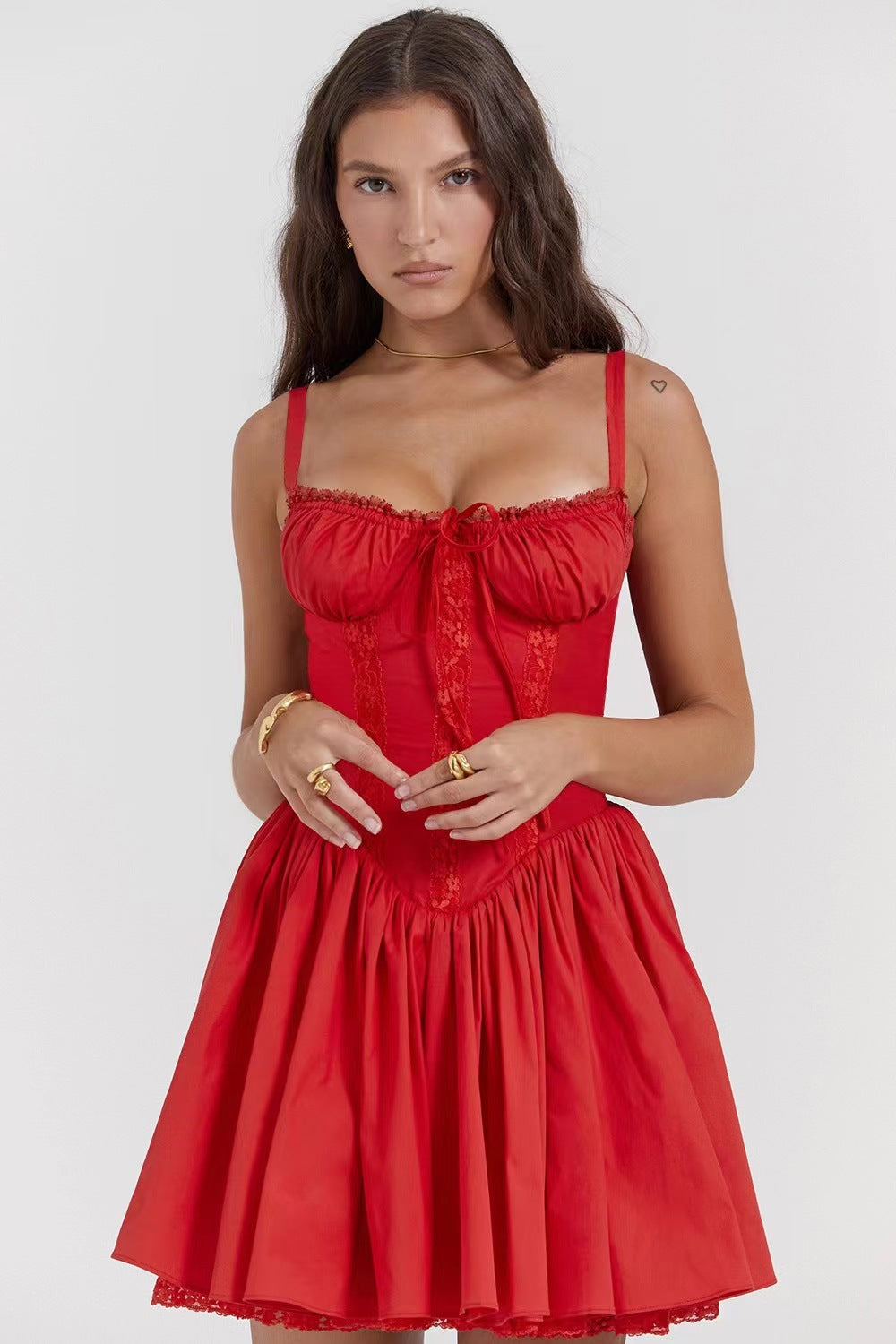 Vestido de fiesta mini sin mangas con corsé de encaje, cintura baja y escote en forma de corazón