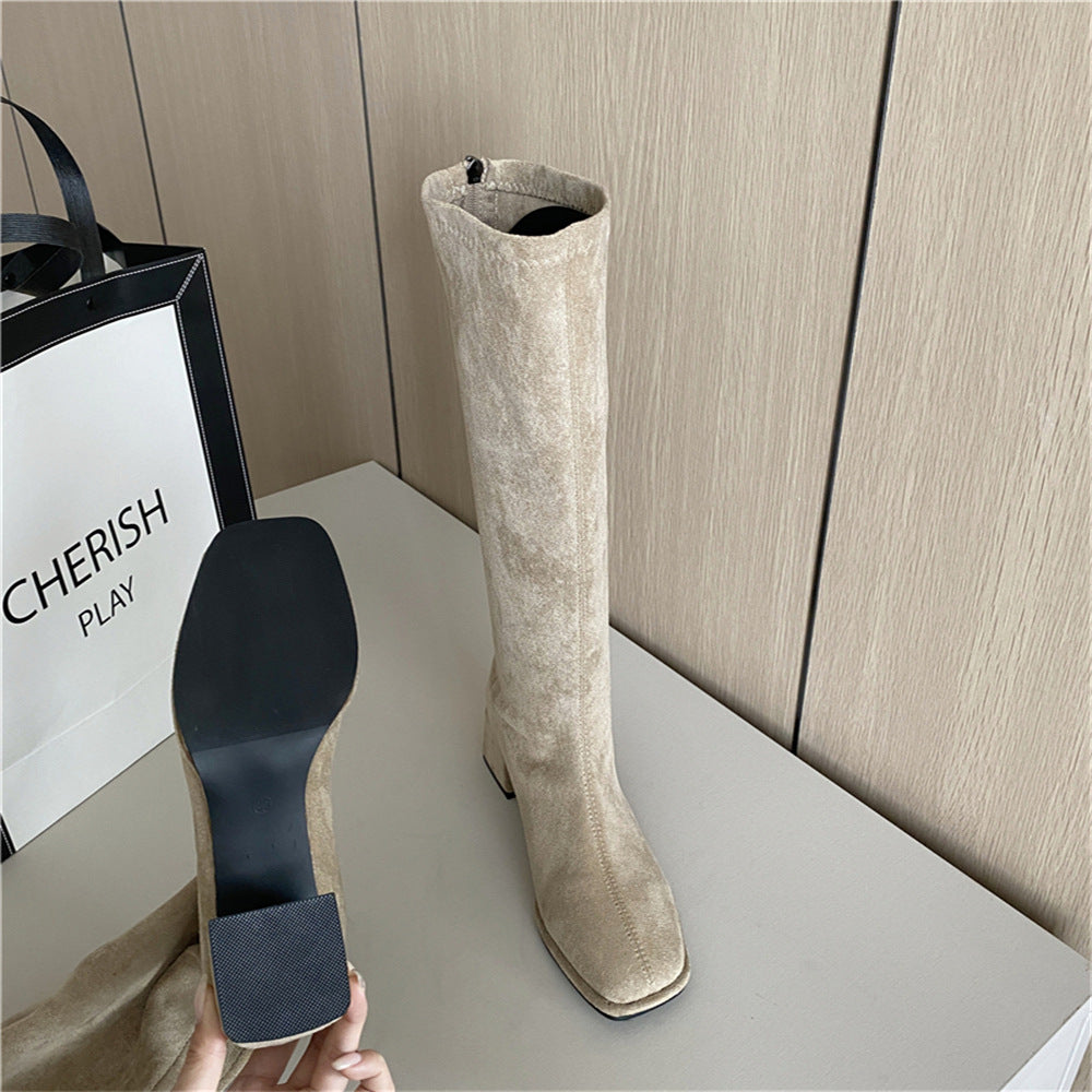 Klobige Stiefel im britischen Stil mit seitlichem Reißverschluss und spitzer Zehenpartie