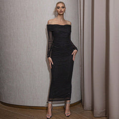 Vestido midi de terciopelo con escote cuadrado, mangas abullonadas, malla plisada y costuras en la cintura