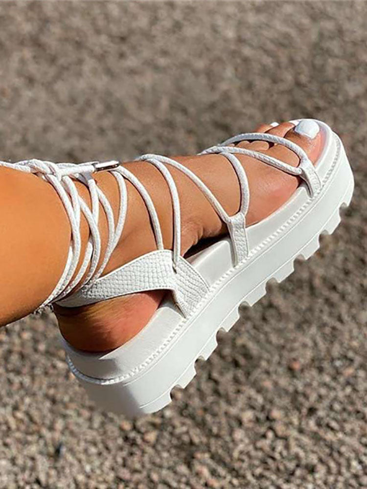 Sandalen mit Riemchen und dicker Sohle
