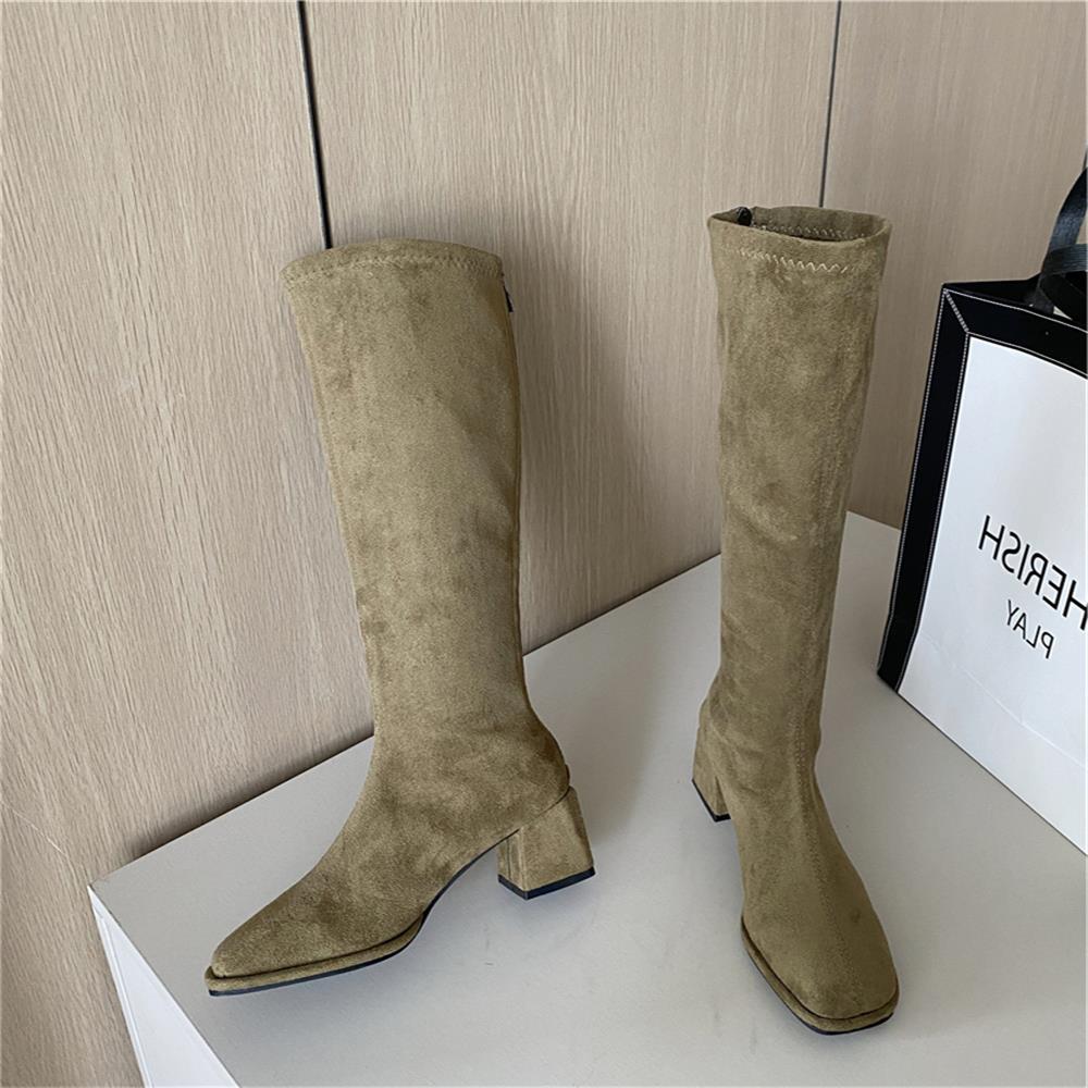 Klobige Stiefel im britischen Stil mit seitlichem Reißverschluss und spitzer Zehenpartie