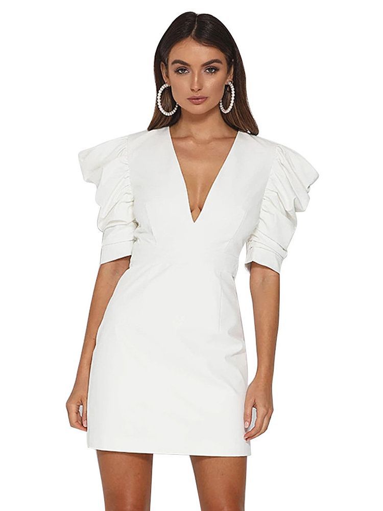 Vestido mini con escote pronunciado en blanco 