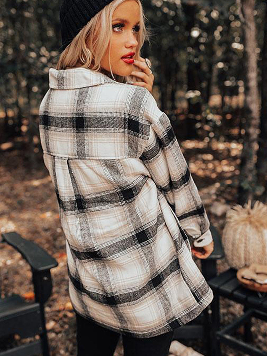 Chaqueta Sherpa a cuadros con ambiente acogedor