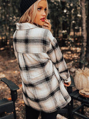 Chaqueta Sherpa a cuadros con ambiente acogedor