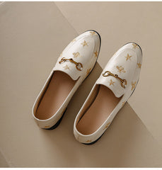 Klassische Leder-Loafer mit Bienen- und Stern-Motiv