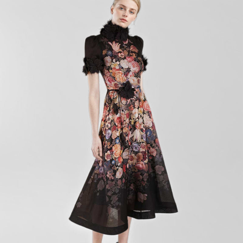 Vestido midi de malla con apliques florales en beige 
