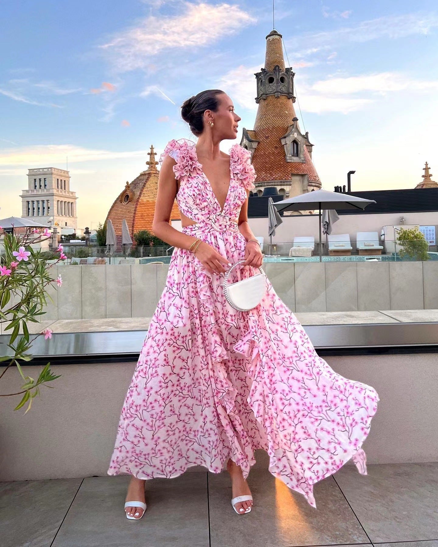 Zida Kleid mit Blumenmuster, Rüschen und Cutout