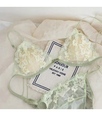 Dessous-Set aus Spitze mit Blumenstickerei