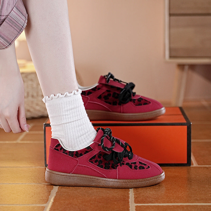 Lässiger Sneaker mit Stern-Leoparden-Print
