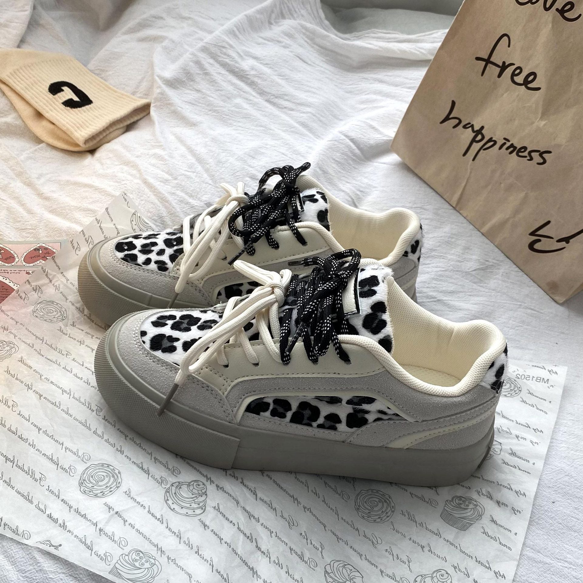 Lässige Schnür-Sneaker mit Leopardenmuster