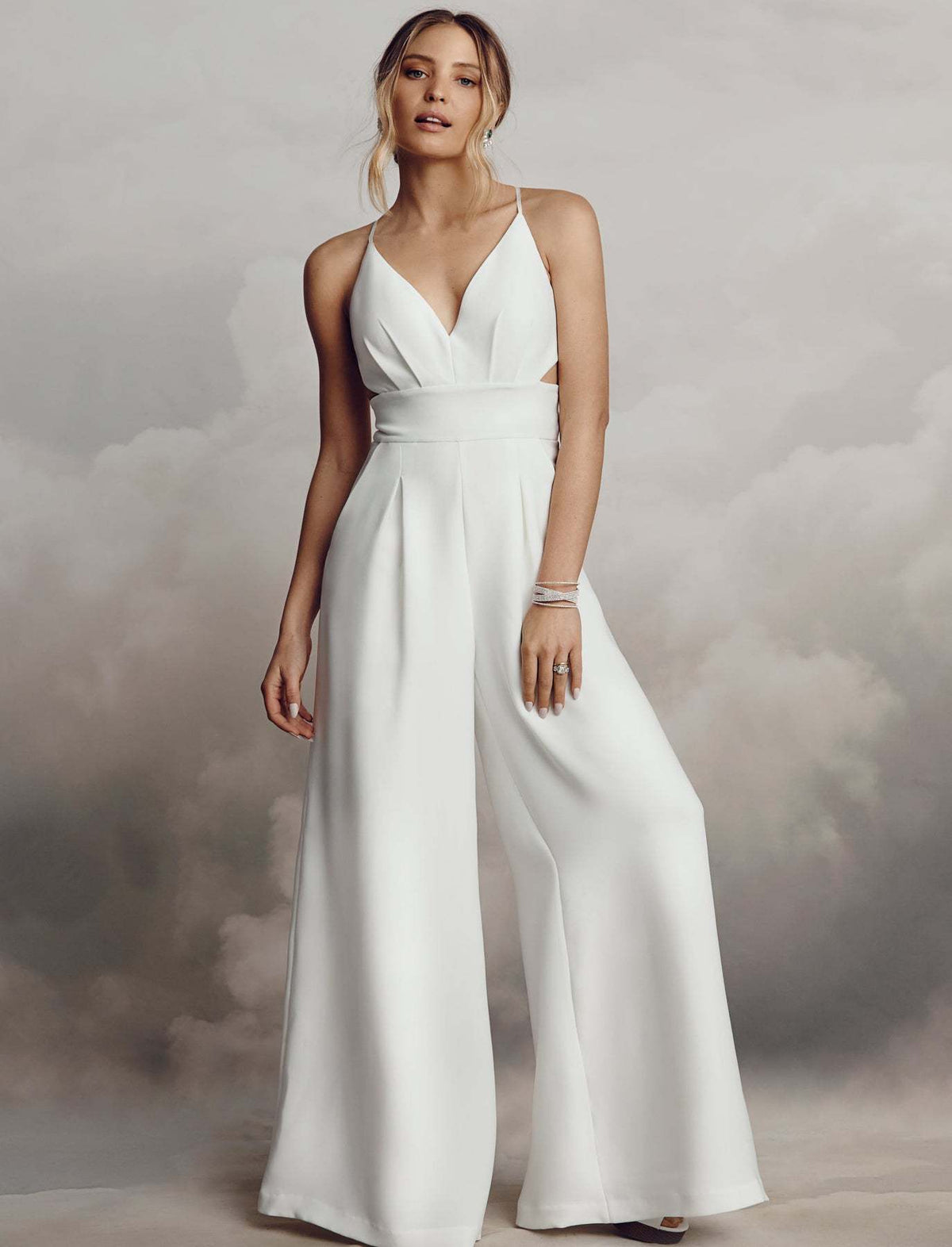 Weißer Jumpsuit mit V-Ausschnitt und Stickerei