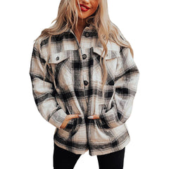 Chaqueta Sherpa a cuadros con ambiente acogedor