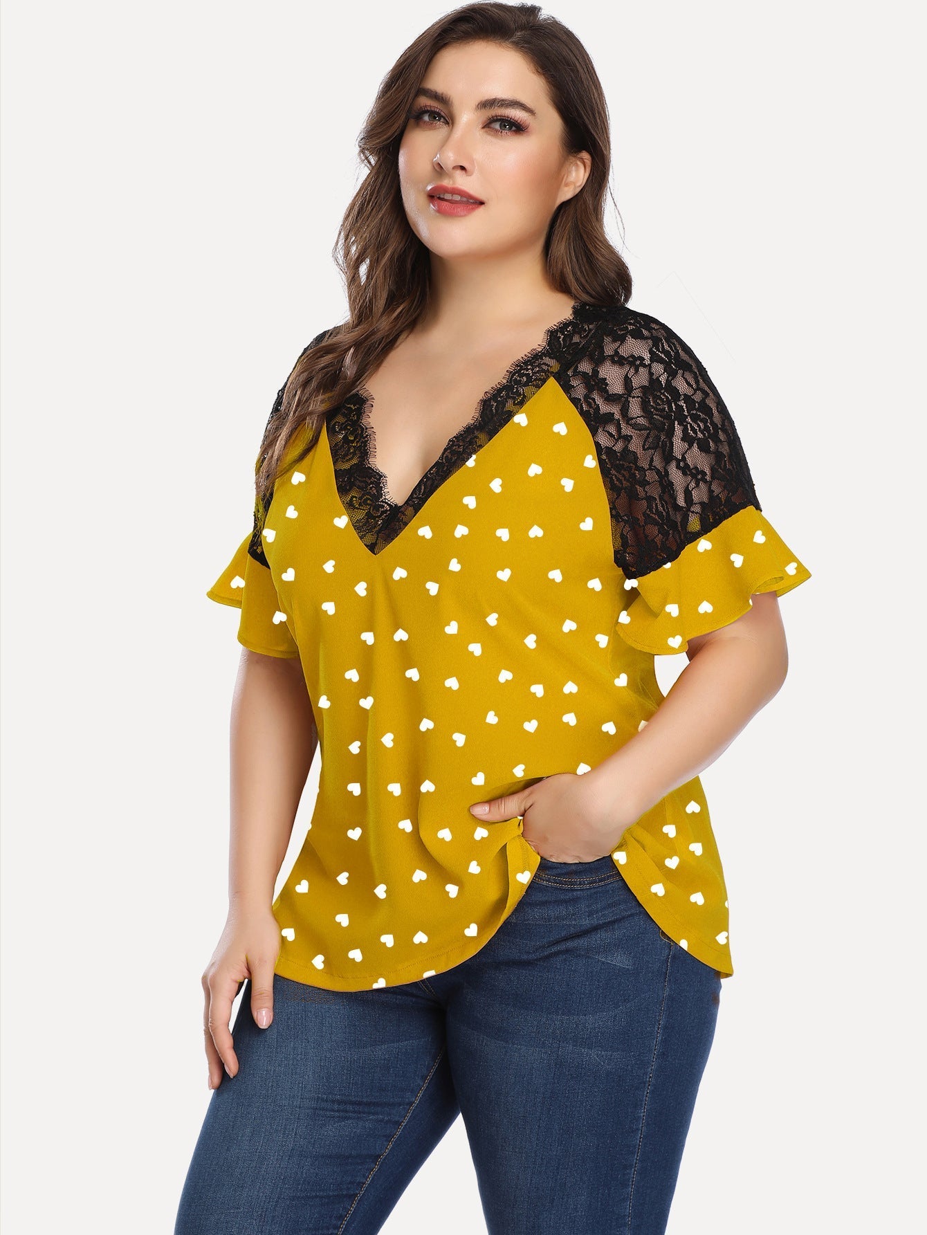 Camiseta de manga corta con lunares y mangas huecas informal