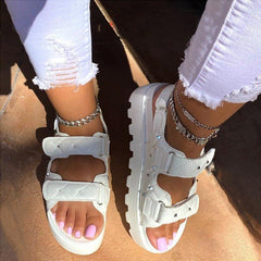 Sandalen mit dicker Sohle und verstellbarer Kettenschnalle