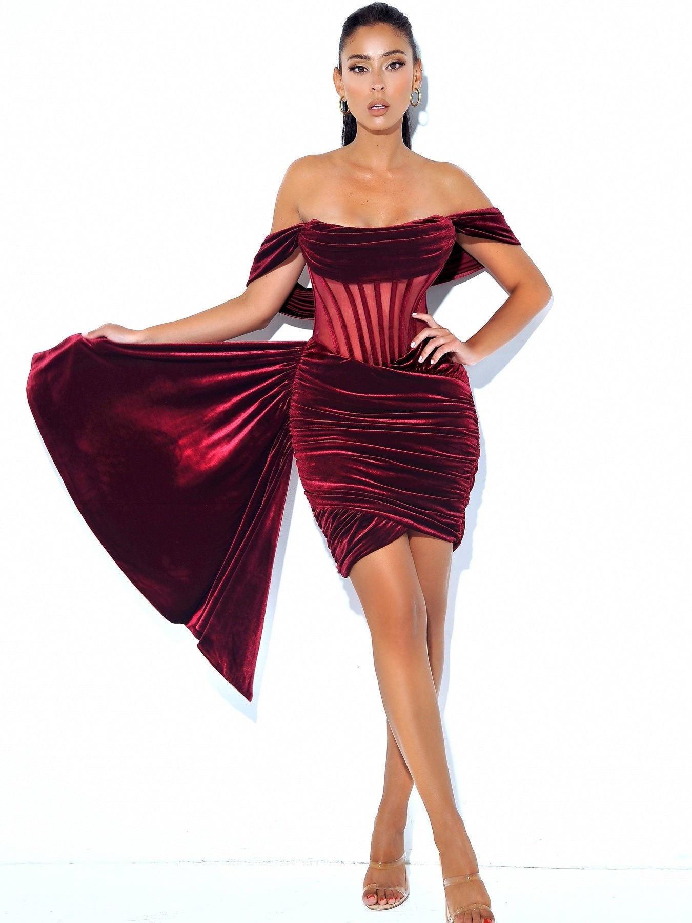 Drapiertes Korsettkleid aus Samt mit Cut-Outs (Handschuhe nicht im Lieferumfang enthalten)