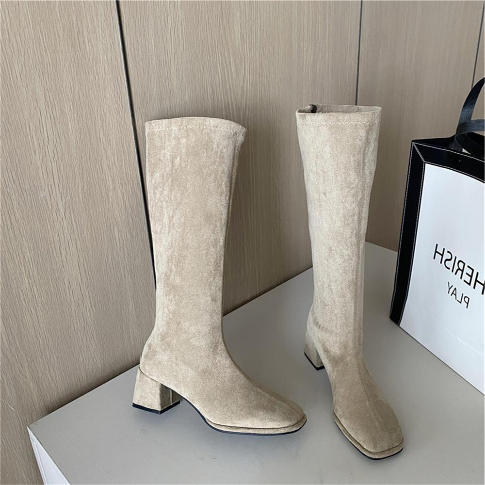 Klobige Stiefel im britischen Stil mit seitlichem Reißverschluss und spitzer Zehenpartie