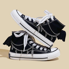 Herren-Sneaker aus Segeltuch mit Metallkette und Fledermausmotiv