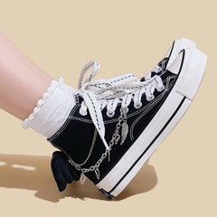Herren-Sneaker aus Segeltuch mit Metallkette und Fledermausmotiv