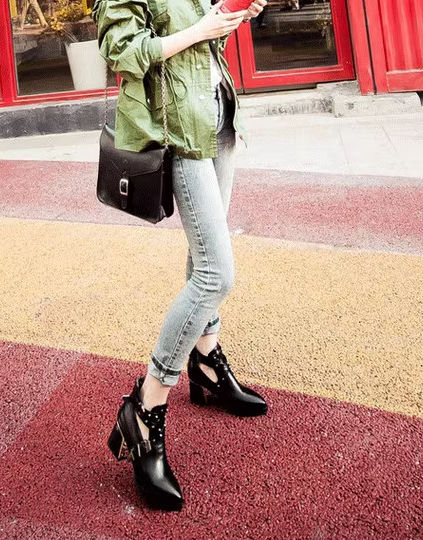 High Heels aus Leder mit Schnalle