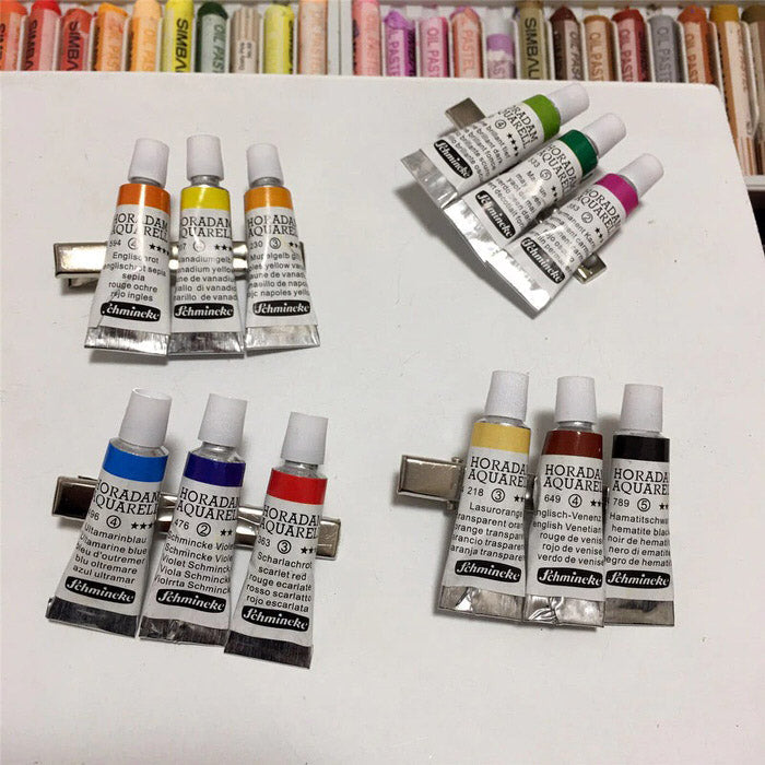 Pinzas para el cabello con tubos de pintura